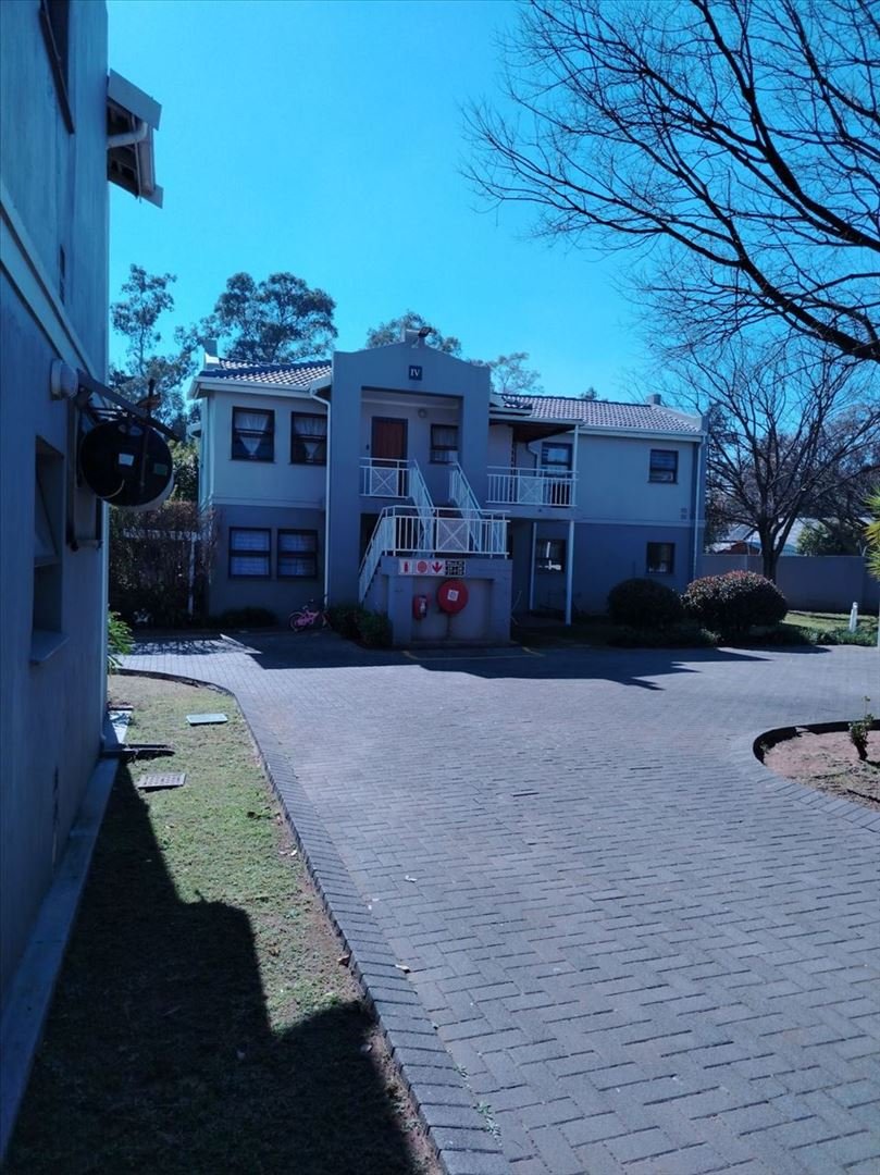 18 Lakefield Manor (20)